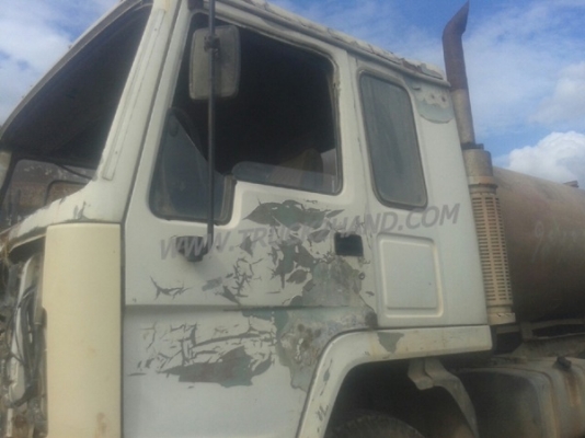 รถบรรทุกน้ำ 10 ล้อ ยี่ห้อ VOLVO  รุ่น FL10 เครื่อง 6 สูบเทอร์โบ น็อต 10 ตัว