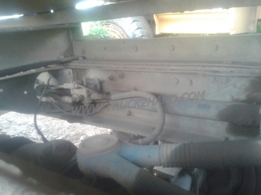 รถบรรทุกน้ำ 10 ล้อ ยี่ห้อ VOLVO  รุ่น FL10 เครื่อง 6 สูบเทอร์โบ น็อต 10 ตัว