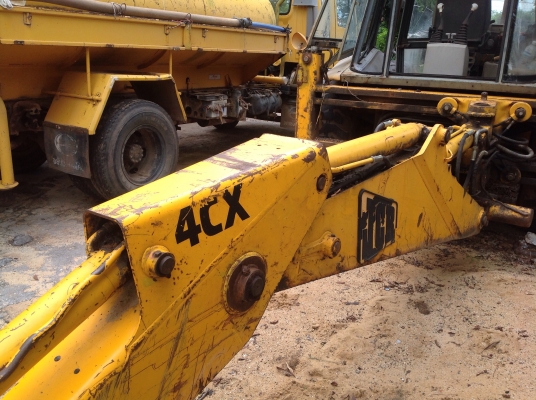 JCB  หน้าตักหลังขุด  ประมูลจากรถราชการ