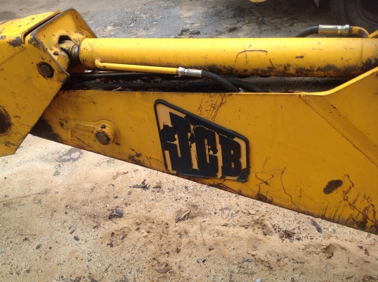 JCB  หน้าตักหลังขุด  ประมูลจากรถราชการ