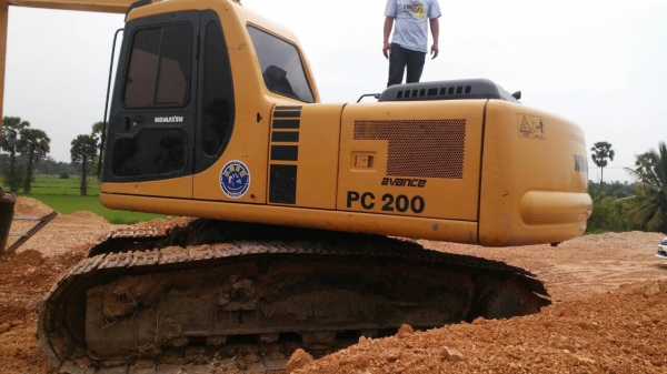 รถขุดPc200-6. เครื่องคัมมิลล์. เล่มทะเบียนย. รถสวยมาก