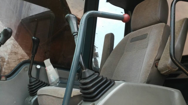 รถขุดPc200-6. เครื่องคัมมิลล์. เล่มทะเบียนย. รถสวยมาก