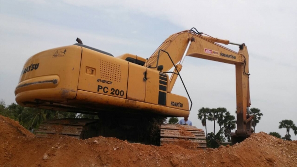 รถขุดPc200-6. เครื่องคัมมิลล์. เล่มทะเบียนย. รถสวยมาก