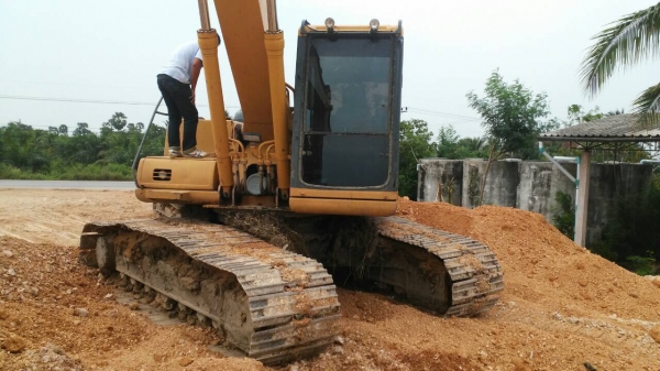 รถขุดPc200-6. เครื่องคัมมิลล์. เล่มทะเบียนย. รถสวยมาก