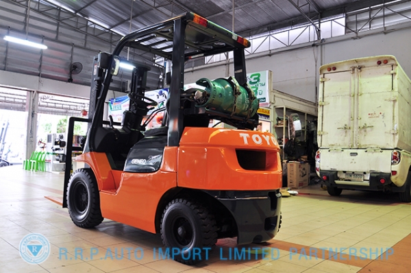 ขายรถโฟล์คลิฟท์มือสอง TOYOTA รุ่น7FG20 ราคา 215,000 บาท นำเข้าจากประเทศญี่ปุ่น 100\% ไม่เคยใช้งานในไทย