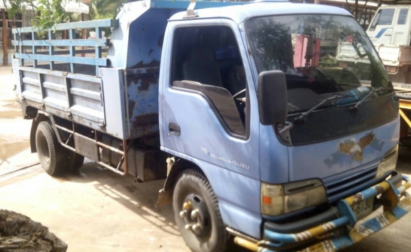 หกล้อ อีซูซุ NKR130โบว์ยูโรทู ปี48 ดั้ม5คิว ใช้วิ่งงานวัสดุก่อสร้างเหมาะมากๆ เล่มเอกสารพร้อมโอน ราคา 468,000บ  รถห้างแท้