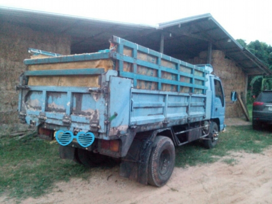 หกล้อ อีซูซุ NKR130โบว์ยูโรทู ปี48 ดั้ม5คิว ใช้วิ่งงานวัสดุก่อสร้างเหมาะมากๆ เล่มเอกสารพร้อมโอน ราคา 468,000บ  รถห้างแท้