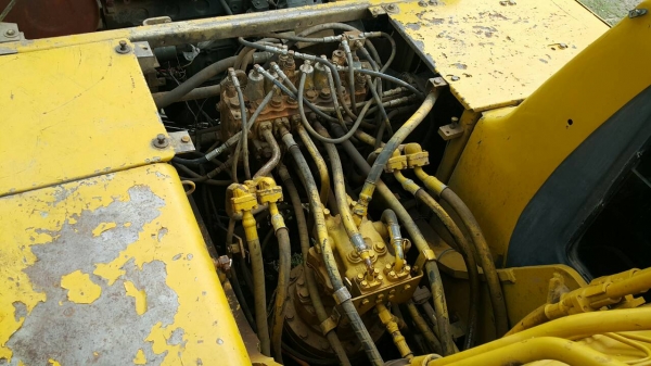 แมคโคร Komatsu PC 200-6 เครื่องตัวใหม่แล้ว PC200-7 6D102 CUMMINS 150 แรง