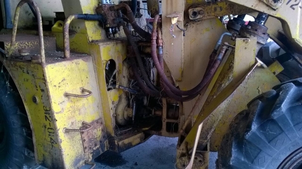 ขายรถตัก KAWASAKI รุ่น KSS6 เอวอ่อน เกียร์ต้องได้ซ่อม ราคาต่อรองได้ครับ