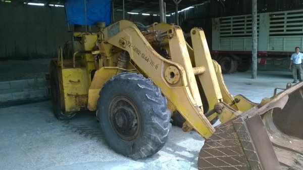 ขายรถตัก KAWASAKI รุ่น KSS6 เอวอ่อน เกียร์ต้องได้ซ่อม ราคาต่อรองได้ครับ