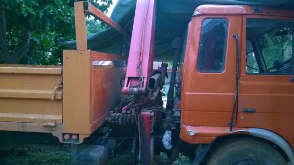 ขายรถ NISSAN 10 ล้อ เพลาเดียว ติดเครน 3 ตัน คัสซีสวยตลอดเส้น เครื่อง FE6 180 แรงม้า เบรคทิฟฟี่ พาวเวอร์  ทะเบียนพร้อมโอนครับ