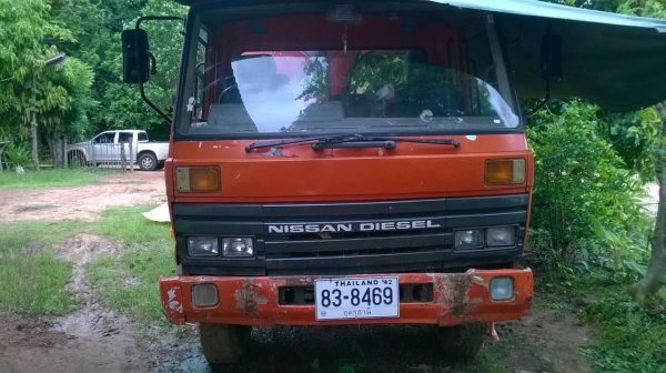 ขายรถ NISSAN 10 ล้อ เพลาเดียว ติดเครน 3 ตัน คัสซีสวยตลอดเส้น เครื่อง FE6 180 แรงม้า เบรคทิฟฟี่ พาวเวอร์  ทะเบียนพร้อมโอนครับ