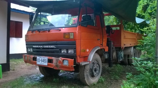 ขายรถ NISSAN 10 ล้อ เพลาเดียว ติดเครน 3 ตัน คัสซีสวยตลอดเส้น เครื่อง FE6 180 แรงม้า เบรคทิฟฟี่ พาวเวอร์  ทะเบียนพร้อมโอนครับ