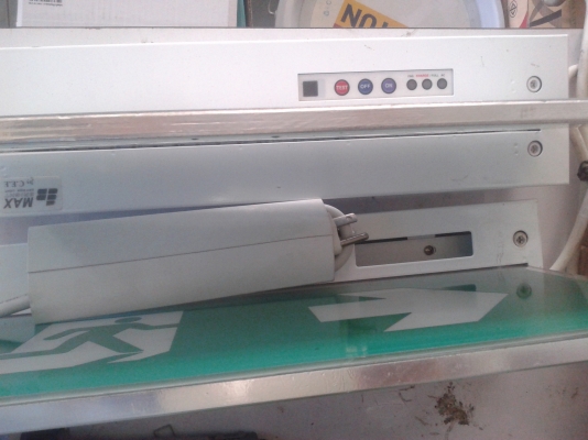 ขาย ป้ายหนีไฟ ของใหม่ไม่เคยใช้งาน เสียบปลั๊กใช้งานได้เลย มี10ตัว ขายตัวละ850 บาท เหมาหมดลดได้