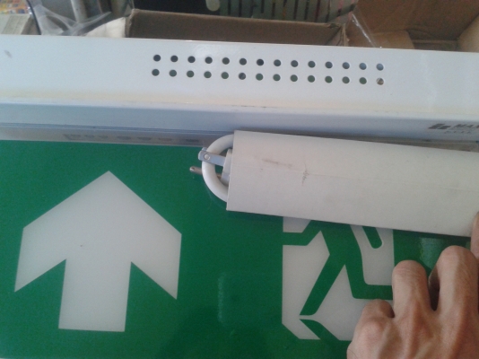 ขาย ป้ายหนีไฟ ของใหม่ไม่เคยใช้งาน เสียบปลั๊กใช้งานได้เลย มี10ตัว ขายตัวละ850 บาท เหมาหมดลดได้