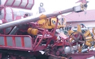 ขายรถเกี่ยวข้าวศักดิ์พัฒนา KM 48 เครื่องยนต์ 210 แรง HINO JO8C เครื่องแรงดีไม่มีแตกเยิ้ม อุ้ม 2.5 ตัน ปั๊มไดกิ้นเบอร์ 23 แรงดีทำงานได้เร็ว ช่วงล่างตัวเดิน 12 นอกแน่นดีพร้อมใช้งานได้เลย ราคาต่อรองได้ครับ