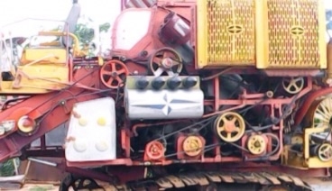 ขายรถเกี่ยวข้าวศักดิ์พัฒนา KM 48 เครื่องยนต์ 210 แรง HINO JO8C เครื่องแรงดีไม่มีแตกเยิ้ม อุ้ม 2.5 ตัน ปั๊มไดกิ้นเบอร์ 23 แรงดีทำงานได้เร็ว ช่วงล่างตัวเดิน 12 นอกแน่นดีพร้อมใช้งานได้เลย ราคาต่อรองได้ครับ