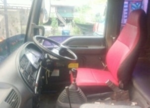 ISUZU DECA FXZ 270 HP EURO 2 ปี 47 สิบล้อดั๊มพ์ 2 เพลา กระบะดั๊มพ์เหล็ก 12 ตันของอู่สหกิจพร้อมบรรทุกหนักได้เลยครับ มีระบบลากพ่วงติดตั้งครบพร้อม เครื่องยนต์ฝาส้มเครื่องแรงดีแห้งดีไม่มีเยิ้ม ภายในเก๋งคอนโซลสวยครบ แอร์เย็น พวงมาลัยเพาเวอร์ ระบบเบรคทริ๊ปฟี้คร