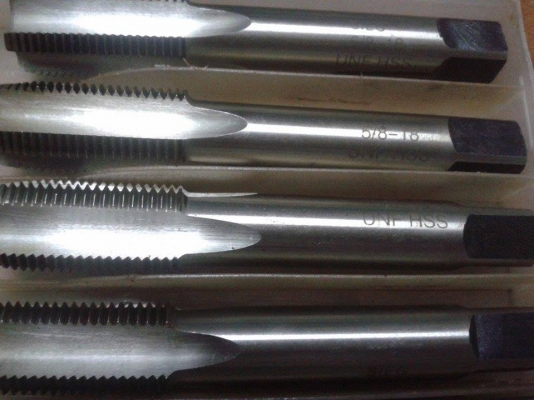 ดอกต๊าปไซส์ใหญ่ 5/8-18 ขายดอกละ 250 บาท เหมากล่องละ1000