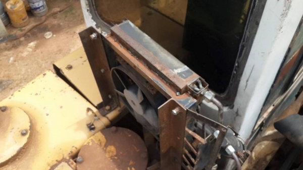 ขายรถขุดแบ็คโค KOMATSU PC200-5 บูมสวย เอวดี สภาพพร้อมใช้งาน เอกสารใบอินวอยซ์