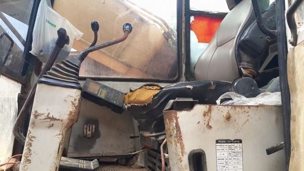 ขายรถขุดแบ็คโค KOMATSU PC200-5 บูมสวย เอวดี สภาพพร้อมใช้งาน เอกสารใบอินวอยซ์