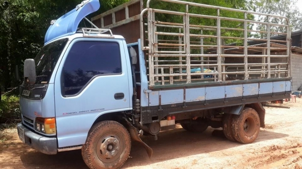 ขาย6ล้ออีซูซุ NPR120 ฝาขาวหัวเดิม แชชซีสวยเครื่องเดิม คอกเสริมข้างแป๊ปขาว แชชซี เอกสารเล่มทะเบียนพร้อมโอน