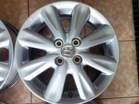 ล้อเดิมYaris 15นิ้ว ไม่มีซ่อม ไม่เคยทำสี เดิมๆโรงงาน