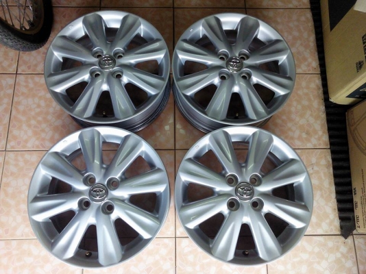 ล้อเดิมYaris 15นิ้ว ไม่มีซ่อม ไม่เคยทำสี เดิมๆโรงงาน