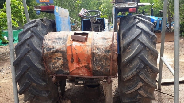 ขายรถไถNEWHOLLAND 80-66S เอกสารอินวอยซ์ ประกอบให้ใช้งานปกติหรือขายตามสภาพ เครื่องดี ยางดี อุปกรณ์ใบดันหน้า เฟืองท้ายดีเกียร์เดิม