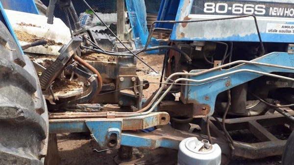 ขายรถไถNEWHOLLAND 80-66S เอกสารอินวอยซ์ ประกอบให้ใช้งานปกติหรือขายตามสภาพ เครื่องดี ยางดี อุปกรณ์ใบดันหน้า เฟืองท้ายดีเกียร์เดิม