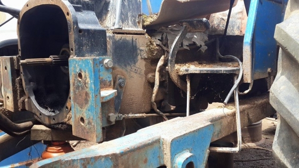 ขายรถไถNEWHOLLAND 80-66S เอกสารอินวอยซ์ ประกอบให้ใช้งานปกติหรือขายตามสภาพ เครื่องดี ยางดี อุปกรณ์ใบดันหน้า เฟืองท้ายดีเกียร์เดิม