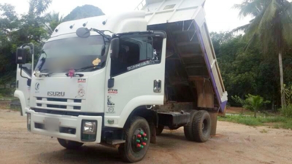 Isuzu Ftr240  ดั้มsmm  ยอดจัดไฟแนนซ์ได้ 1,000,000 บาทคะ