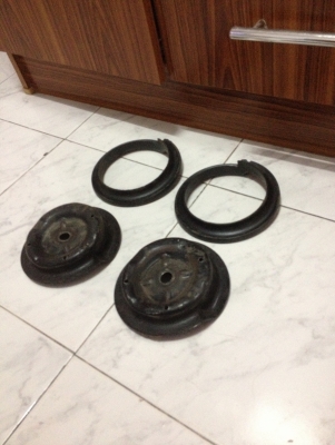 ขายถ้วยรองสปริงโช็คหน้า1คู่e30  ราคา400บาท โทร0924462525โส กทม