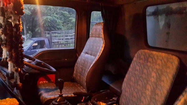 ขายรถบรรทุก 6 ล้อตู้แห้ง ISUZU FTR 200 แรงม้าปี 2547 ราคา 800000