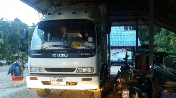 ขายรถบรรทุก 6 ล้อตู้แห้ง ISUZU FTR 200 แรงม้าปี 2547 ราคา 800000