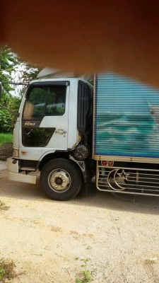 ขายรถบรรทุก 6 ล้อตู้เปี๊ยก HINO FC4J 145 แรงม้าตู้ยาว 5.40 เมตร ราคา 500000