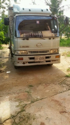 ขายรถบรรทุก 6 ล้อตู้เปี๊ยก HINO FC4J 145 แรงม้าตู้ยาว 5.40 เมตร ราคา 500000