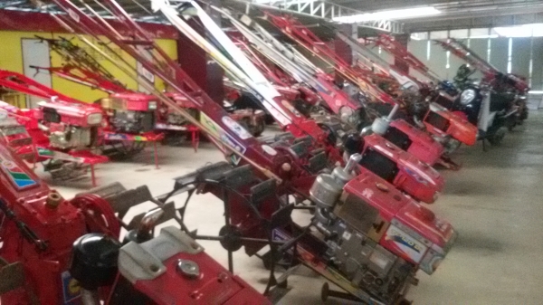 ขายอุปกรณ์การเกษตรมือสองจำนวนมากในราคาที่ท่านเป็นจ้าวของได้ บ้านวังบัว อ คลองขลุง จ กำแพงเพชร สนใจโทร 0813655997 อำพร พาเจริญ ราคาคุยกันได้อีกนะครัย