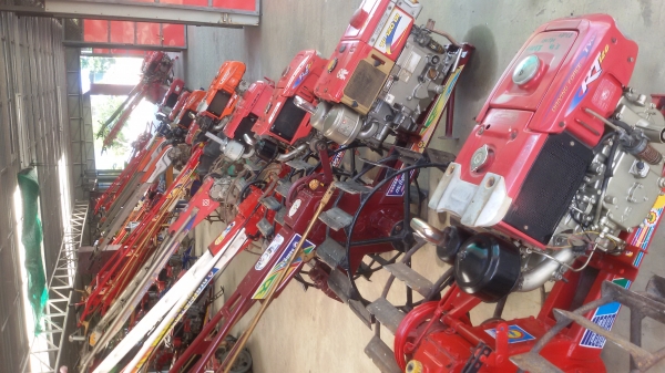 ขายอุปกรณ์การเกษตรมือสองจำนวนมากในราคาที่ท่านเป็นจ้าวของได้ บ้านวังบัว อ คลองขลุง จ กำแพงเพชร สนใจโทร 0813655997 อำพร พาเจริญ ราคาคุยกันได้อีกนะครัย