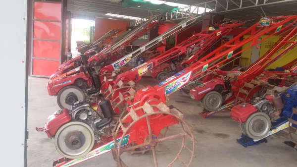 ขายอุปกรณ์การเกษตรมือสองจำนวนมากในราคาที่ท่านเป็นจ้าวของได้ บ้านวังบัว อ คลองขลุง จ กำแพงเพชร สนใจโทร 0813655997 อำพร พาเจริญ ราคาคุยกันได้อีกนะครัย