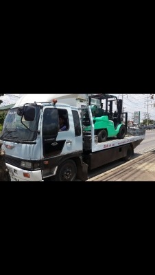 บริการขนย้ายรถโฟล์คลิฟท์ราคาเป็นกันเองจร้า !!!