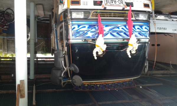 ขาบ 6ล้อ  HINO