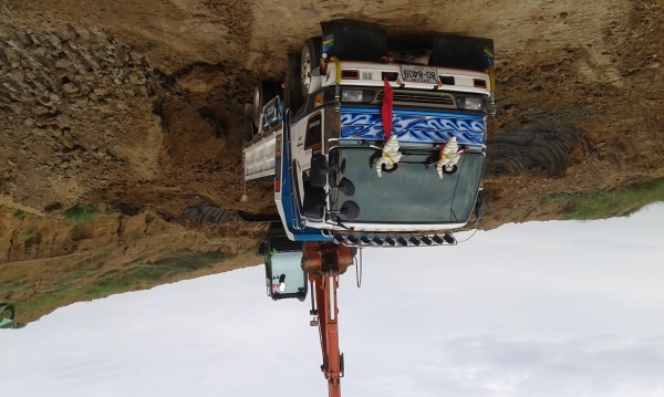 ขาบ 6ล้อ  HINO