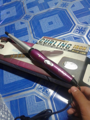 Curling iron เครื่องม้วนผมลอน สำหรับท่านผู้หญิง เป็นของใหม่มือหนึ่ง แกะกล่อง คุณภาพดีมาก สนใจคุยกันได้ครับ