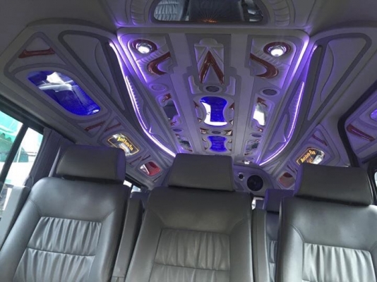 ขายรถตู้ดีเซล2.5แต่งวีไอพีเบาะสามแถวเกียMTโทร0877758887 นางเบสท์รถตู้