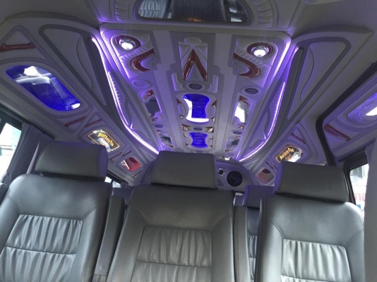 ขายรถตู้ดีเซล2.5แต่งวีไอพีเบาะสามแถวเกียMTโทร0877758887 นางเบสท์รถตู้