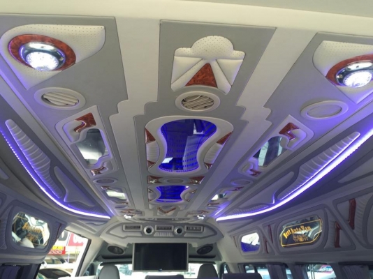 ขายรถตู้ดีเซล2.5แต่งวีไอพีเบาะสามแถวเกียMTโทร0877758887 นางเบสท์รถตู้