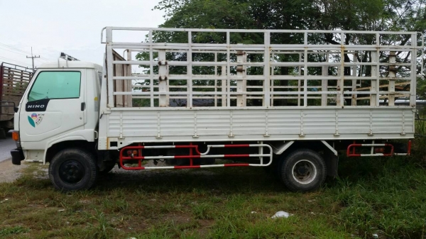 หกล้อ hino FC ปี 2537 รถห้างแท้ เครื่อง 120 แรง แอร์เย็น พวงมาลัยเพาเวอร์ มีสโลกลาง เครื่องดีคันชีสวย สภาพพร้อมใช้เอกสารพร้อมโอน
