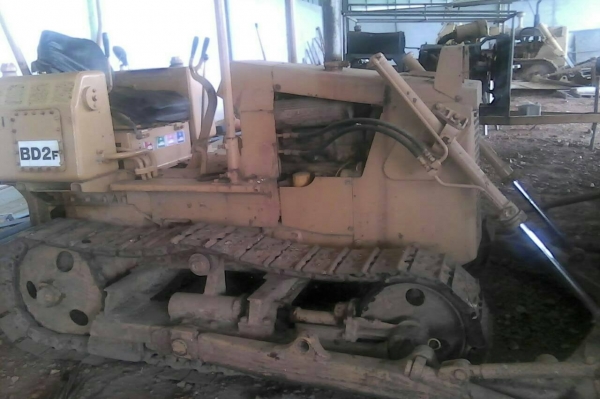 ขายรถแทรคเตอร์ 2 คันๆที่ 1.FIAT AD14 เท่ากับ D6 คันที่ 2 MITSUBISHI BD2F เท่ากับ D20 ราคารวม 2 คัน 350000