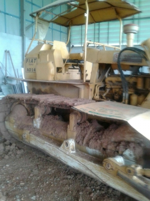 ขายรถแทรคเตอร์ 2 คันๆที่ 1.FIAT AD14 เท่ากับ D6 คันที่ 2 MITSUBISHI BD2F เท่ากับ D20 ราคารวม 2 คัน 350000